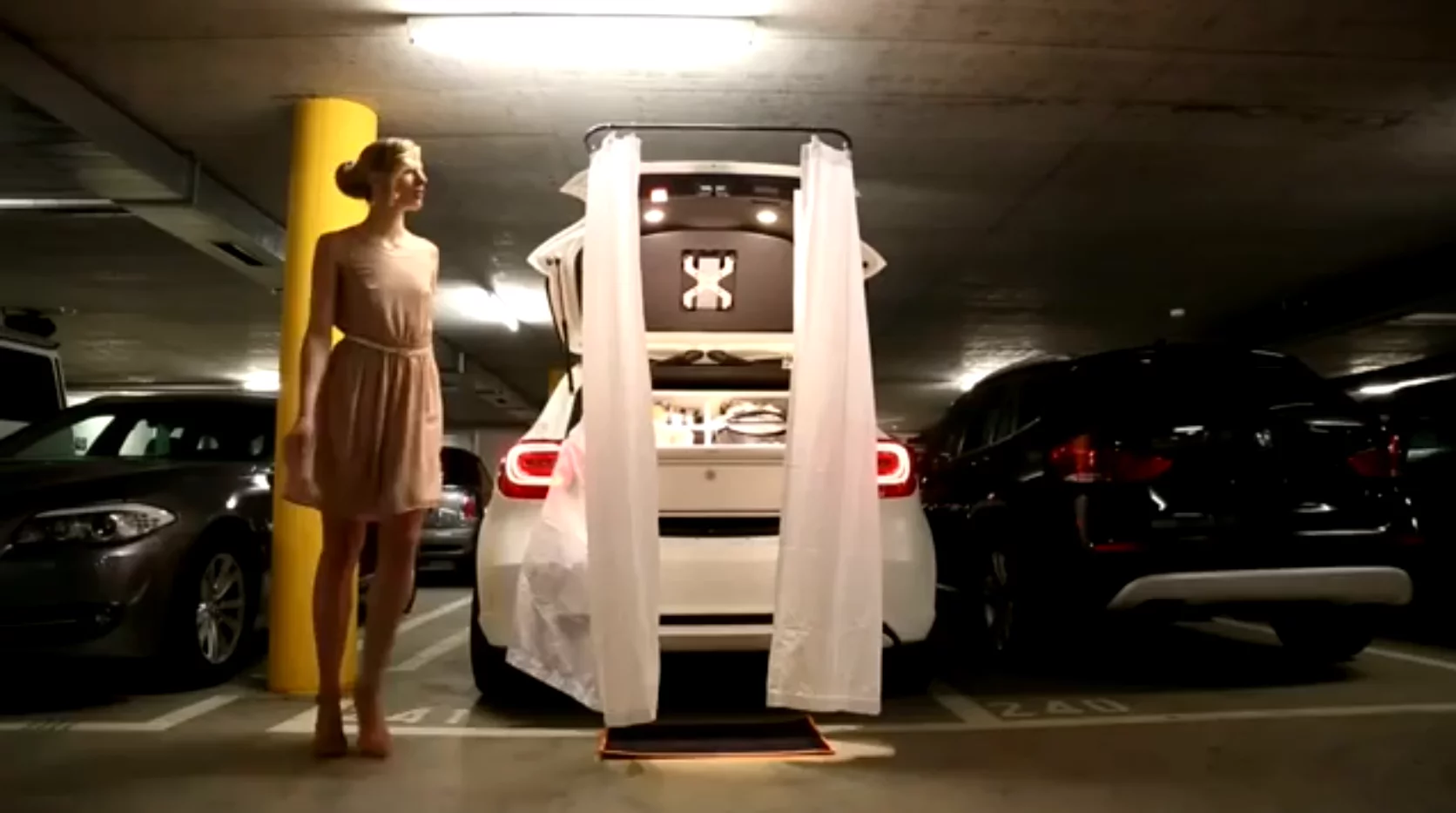 The Zalando Fashion Car converts into a changing room
