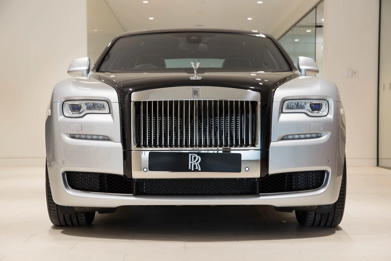 Two-tone finishes are a common choice among Rolls-Royce owners