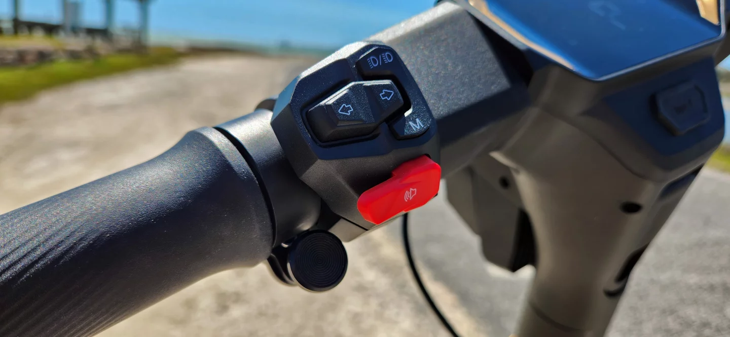 These controls won't win any awards, that's for sure. They look really good, but while at speed and bouncing around, it's impossible to not accidentally tap that M button ... and if you've ever driven an M-series BMW, then you know exactly that that means (and if you haven't, it just means it goes faster ... Boost mode, in the case of this scooter). And that little round button thing? It's a Knog-like bell for when you want to be "polite" and not toot the horn at the peasants still using feet for ambulation.