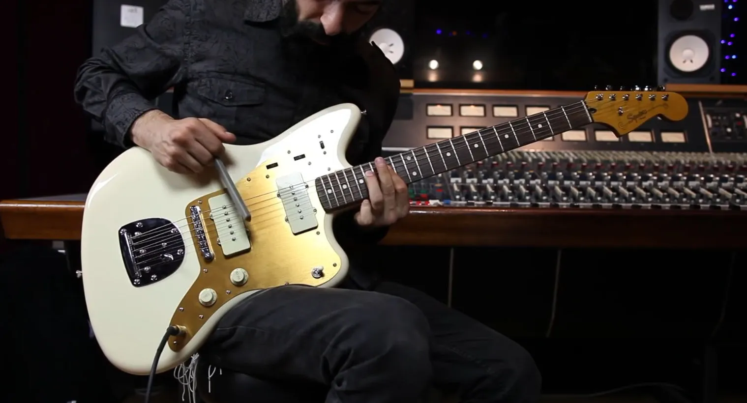The Guitar Triller can be used to sound all strings at once for hammered chords, be aimed at individual or double string targets or its flat edges used to sound and slide notes
