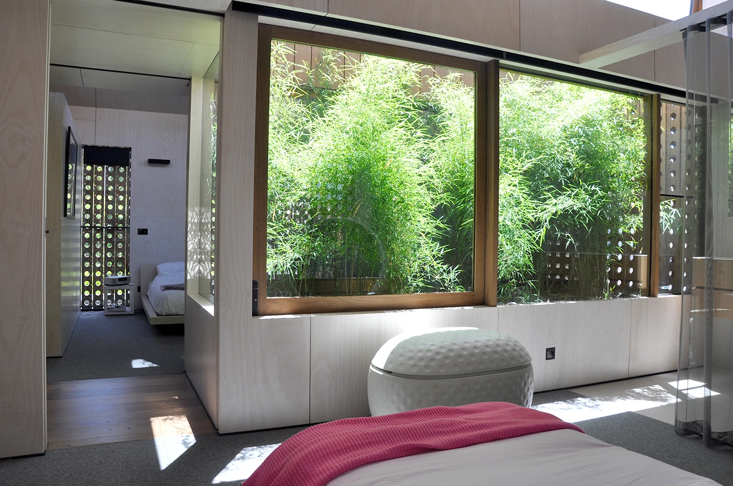 The bedrooms are divided by an internal bamboo garden, which offers privacy (Photo: Edoardo Campanale for Gizmag)