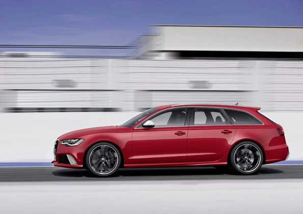 The 2014 Audi RS 6 Avant in action