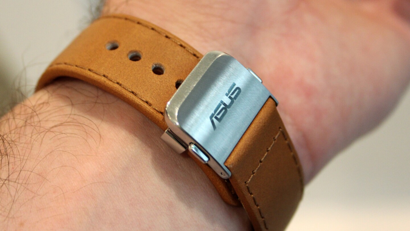 The wearable's clasp is solid and premium (Photo: Chris Wood/Gizmag.com)
