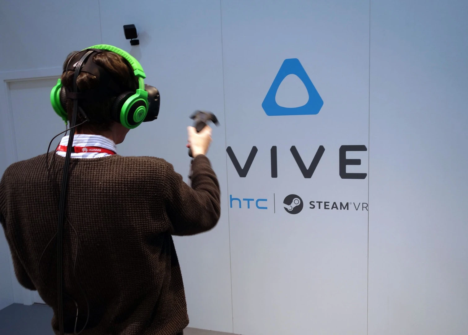 The Vive controllers are comfortable, versatile and easy to use, letting you interact with virtual worlds