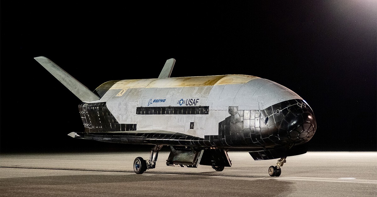US Space Force's X-37B space plane snaps a selfie with planet Earth