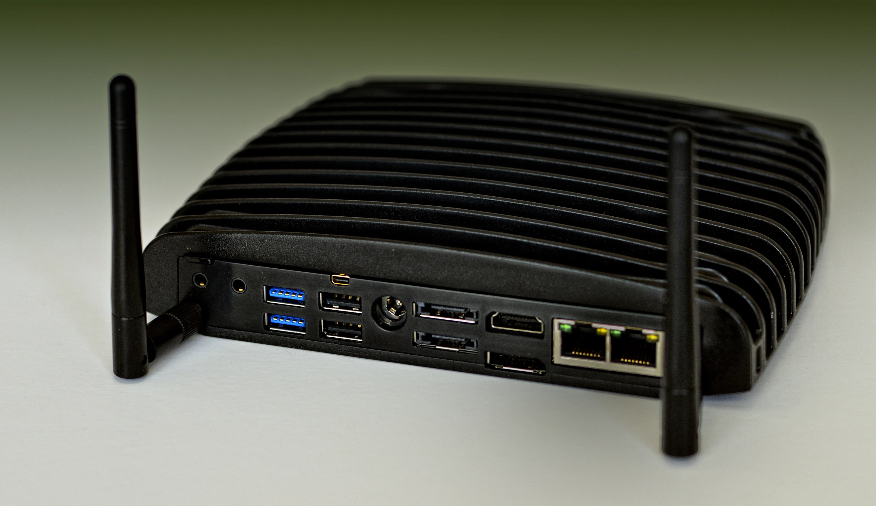 The Intense PC benefits from 802.11b/g/n Wi-Fi technology, with two antennas