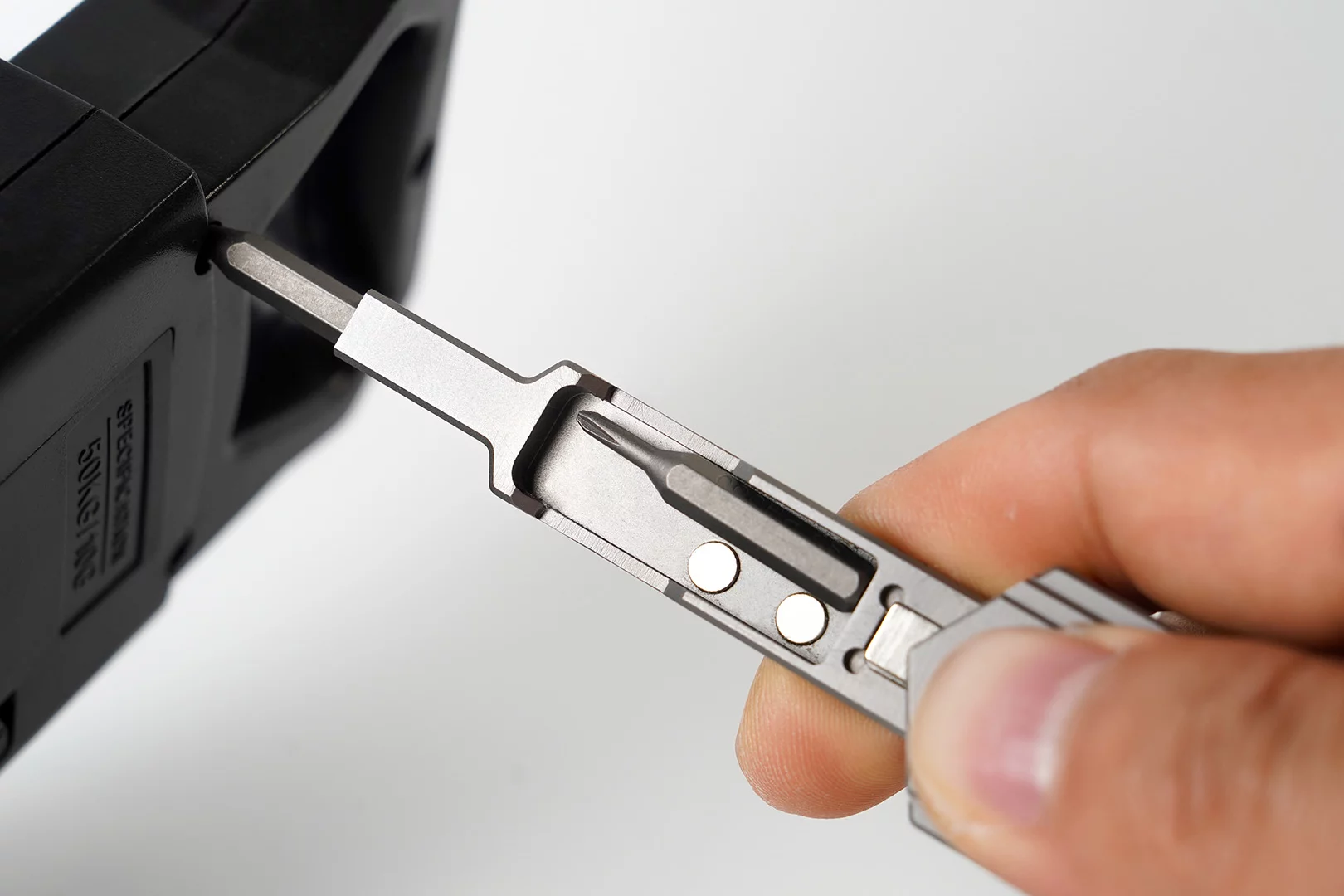 The VersaLink comes with two magnetically-retained bits included