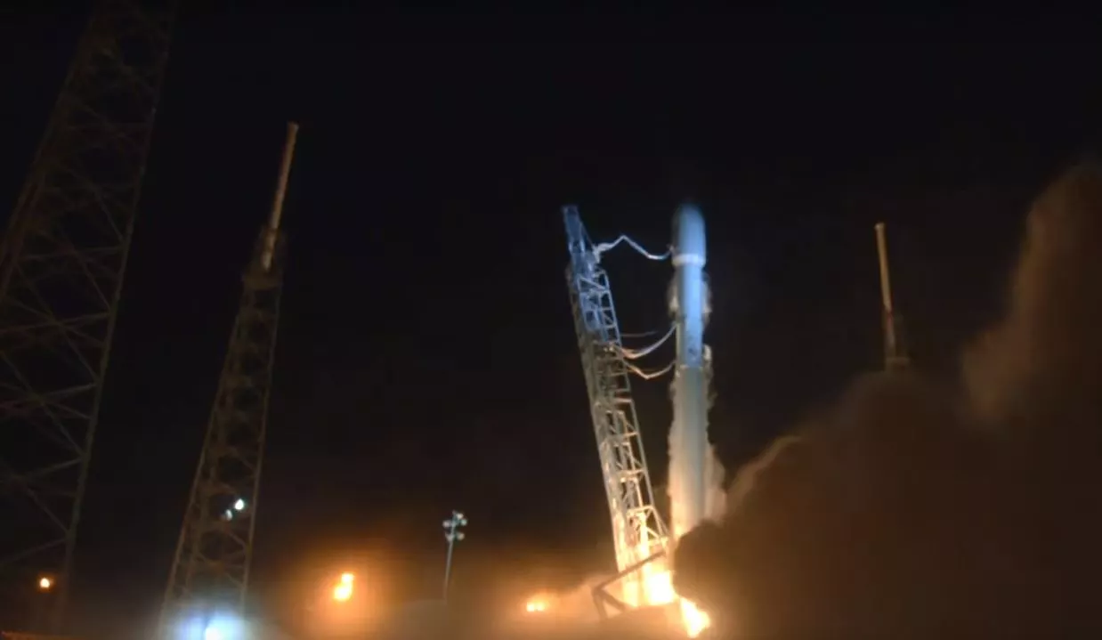 JCSAT-16 lifting off