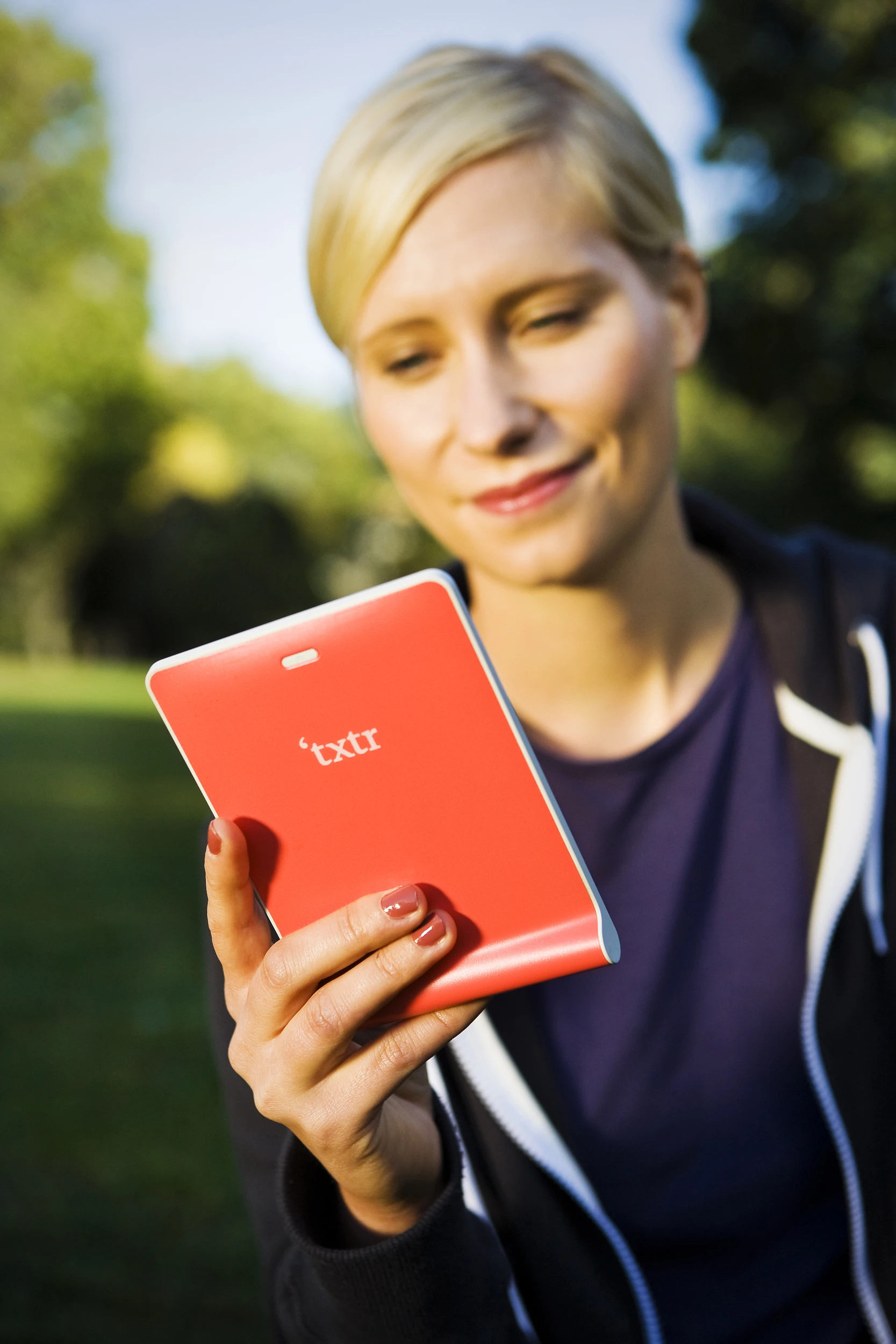 Except for the battery case, the whole device is less than 5mm thick and has an overall volume of only 100 cubic centimeters
