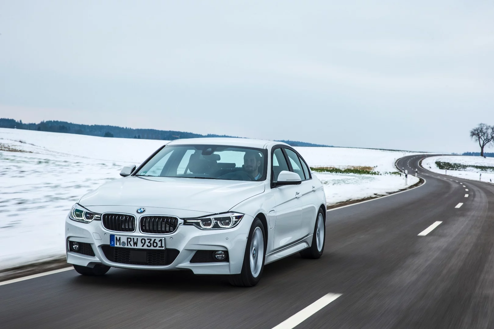The standard BMW EfficiencyDynamics modes (ECO PRO, Comfort, Sport and Sport+) are also available to tune transmission and throttle responses in the 330e