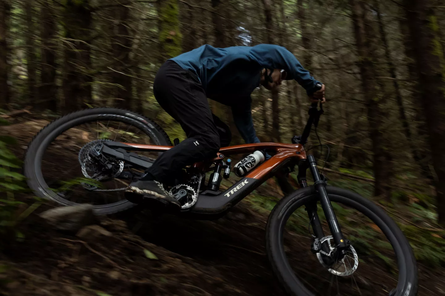 The Slash+ enduro bike features a 250-W mid-drive motor and 580-Wh battery combination, with the option to add a bottle battery range extender