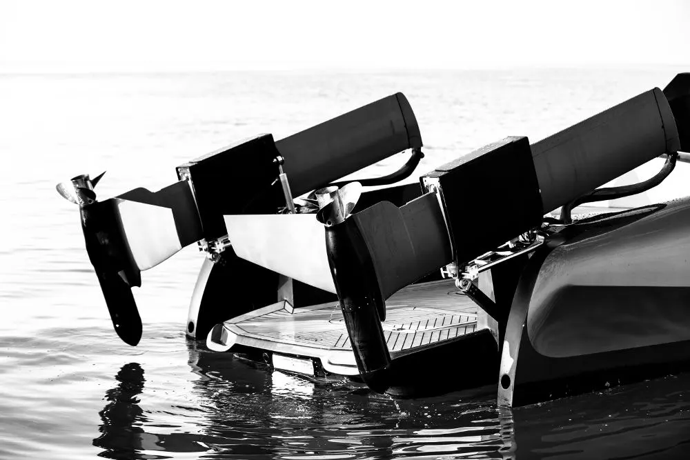 The Foiler is manufactured from carbon fiber with high grade stainless steel, aluminium and titanium mechanical parts