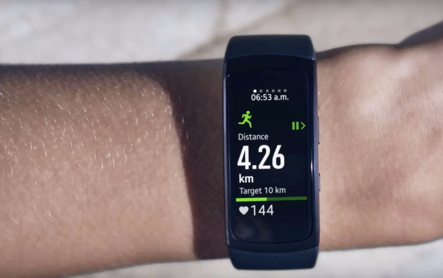 Gear Fit 2 on wrist