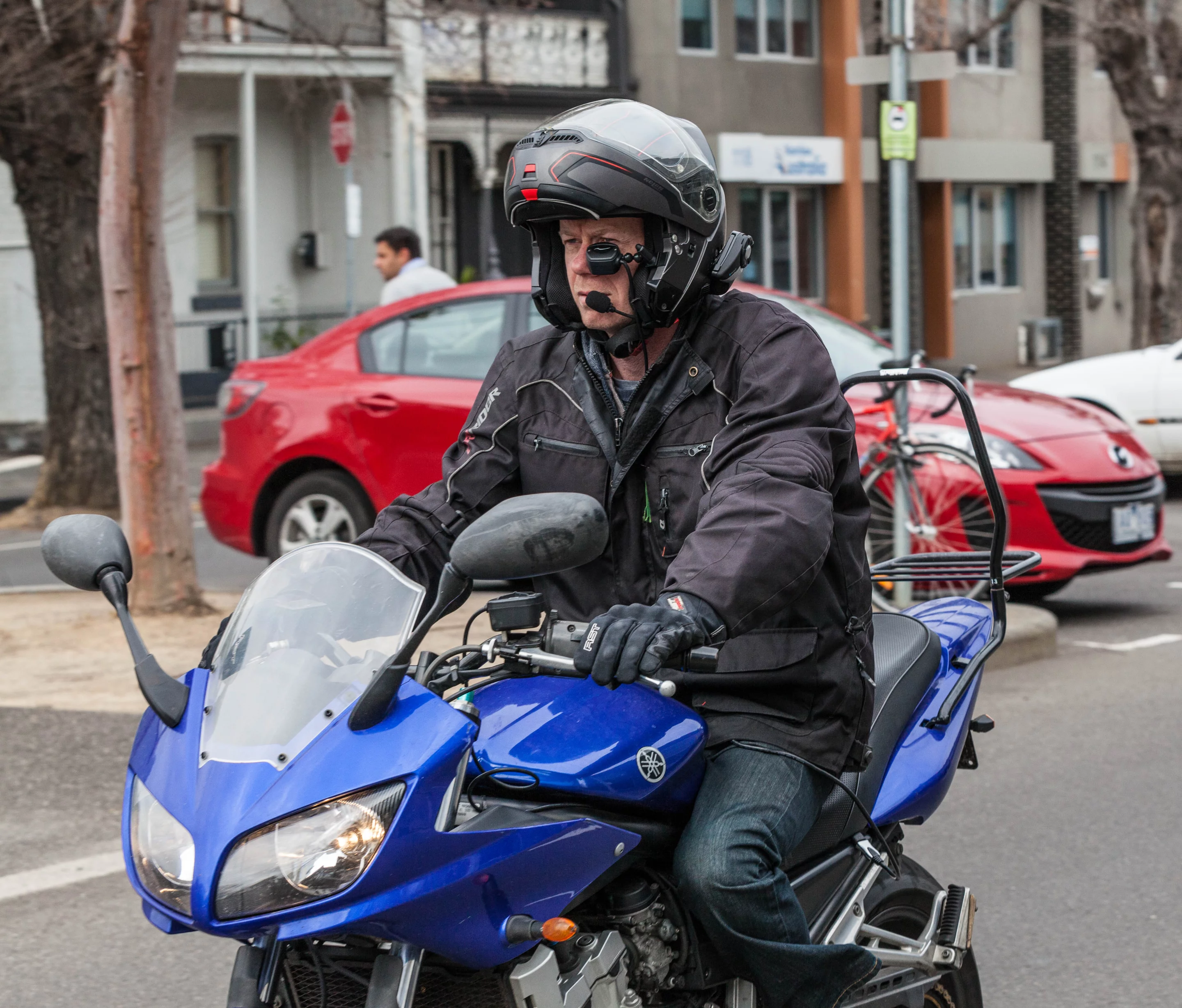 Gizmag's resident supermodel Noel McKeegan rides with BikeHUD (Photo: Loz Blain)