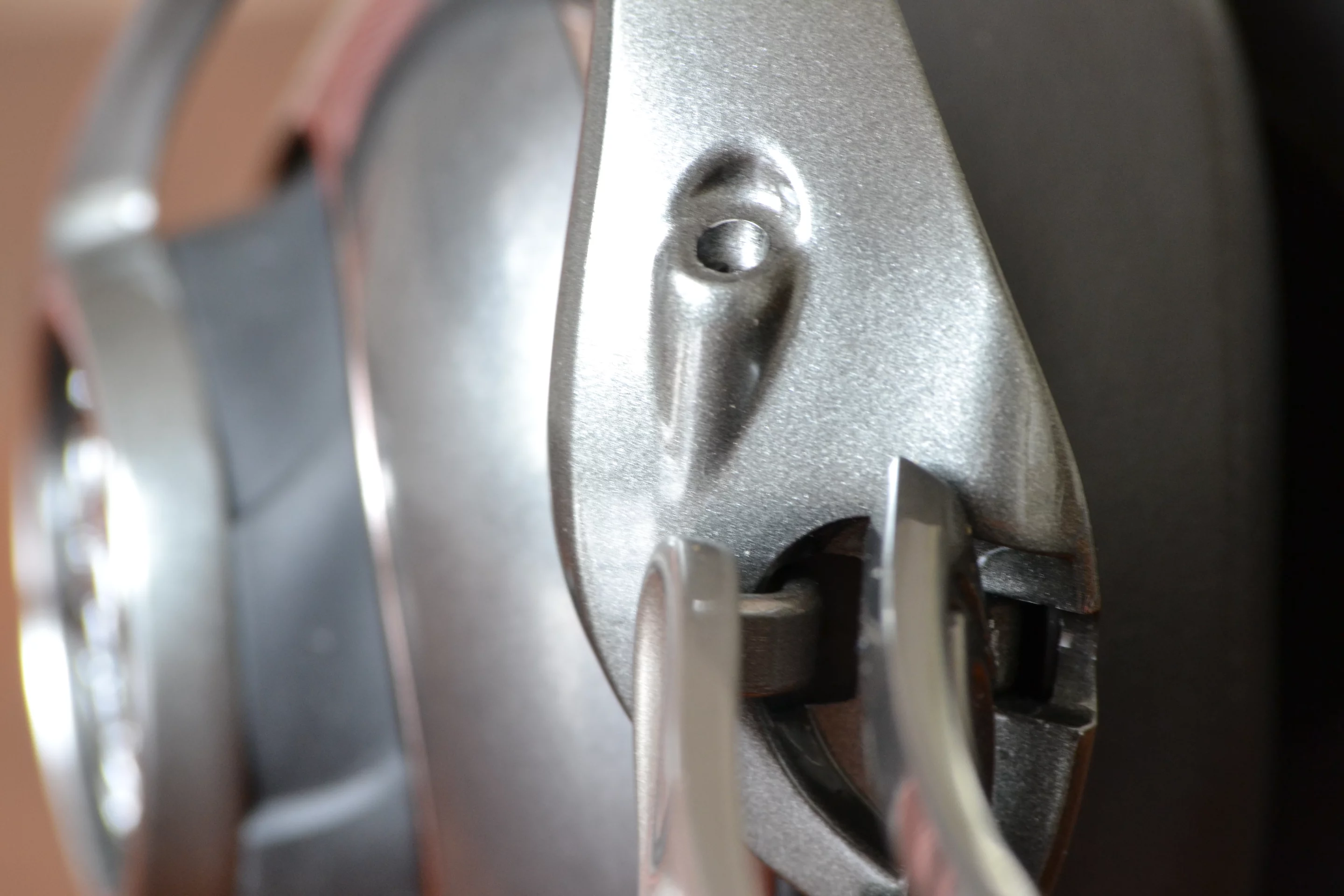 The Mo-Fi headphones look and feel very robust (Photo: Paul Ridden/Gizmag)