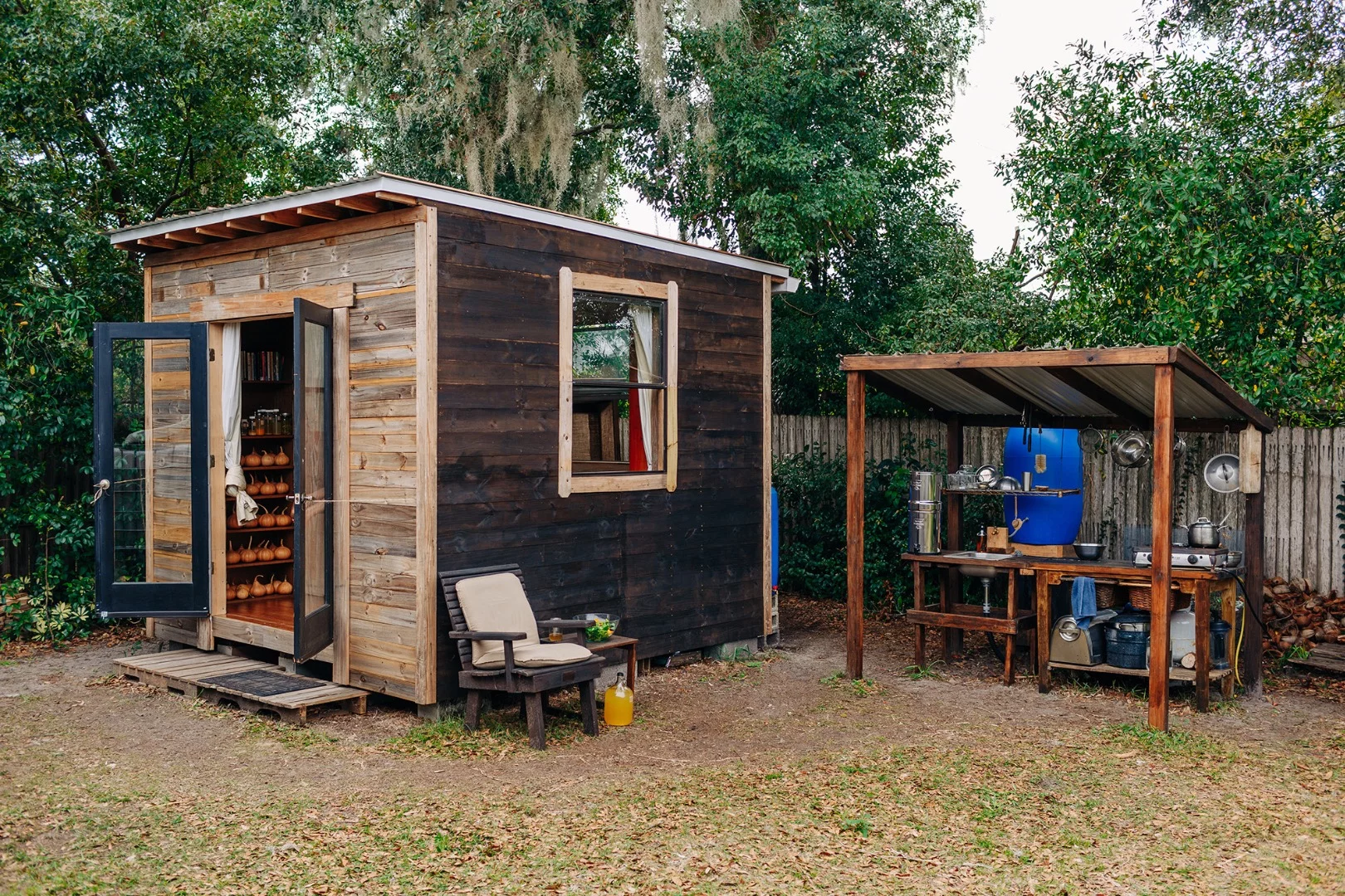 As you'd probably guess, the $1,500 cost doesn't include the purchase of any land and Greenfield has his tiny house installed in someone else's garden in Orlando
