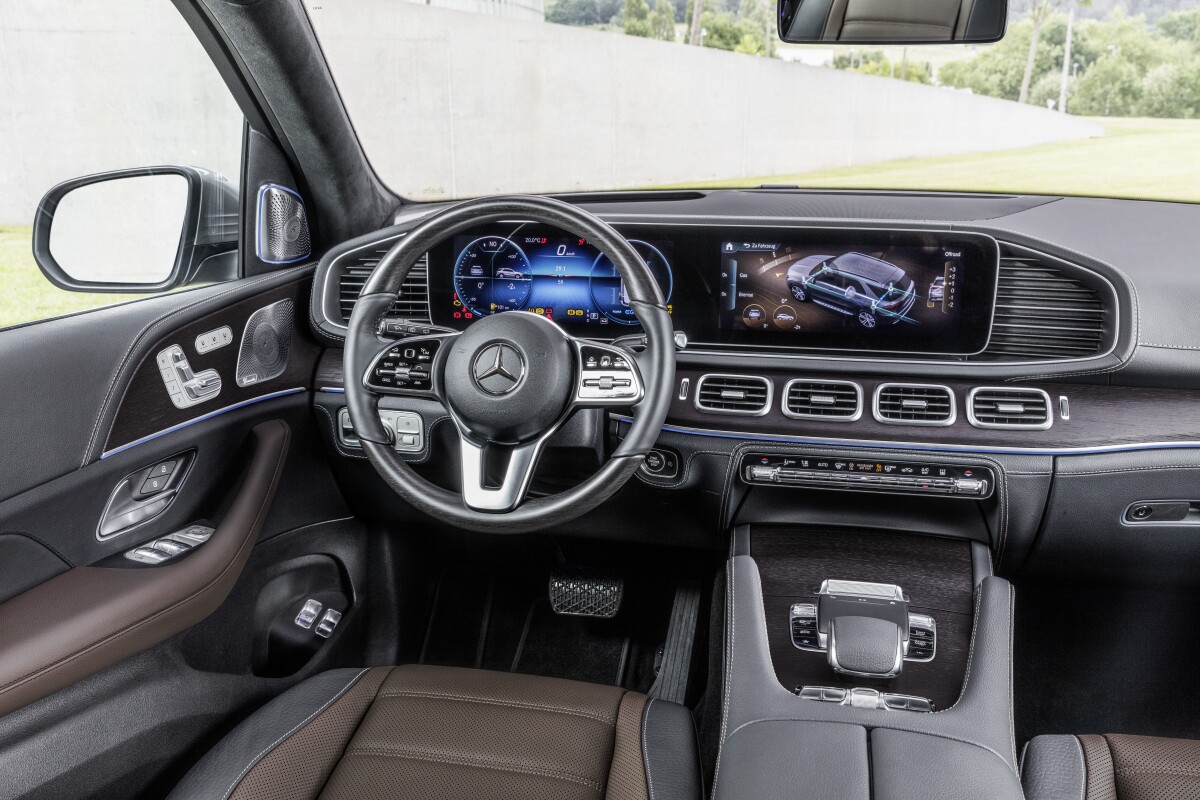 2019 Mercedes-Benz GLE: interior with dash and MBUX system