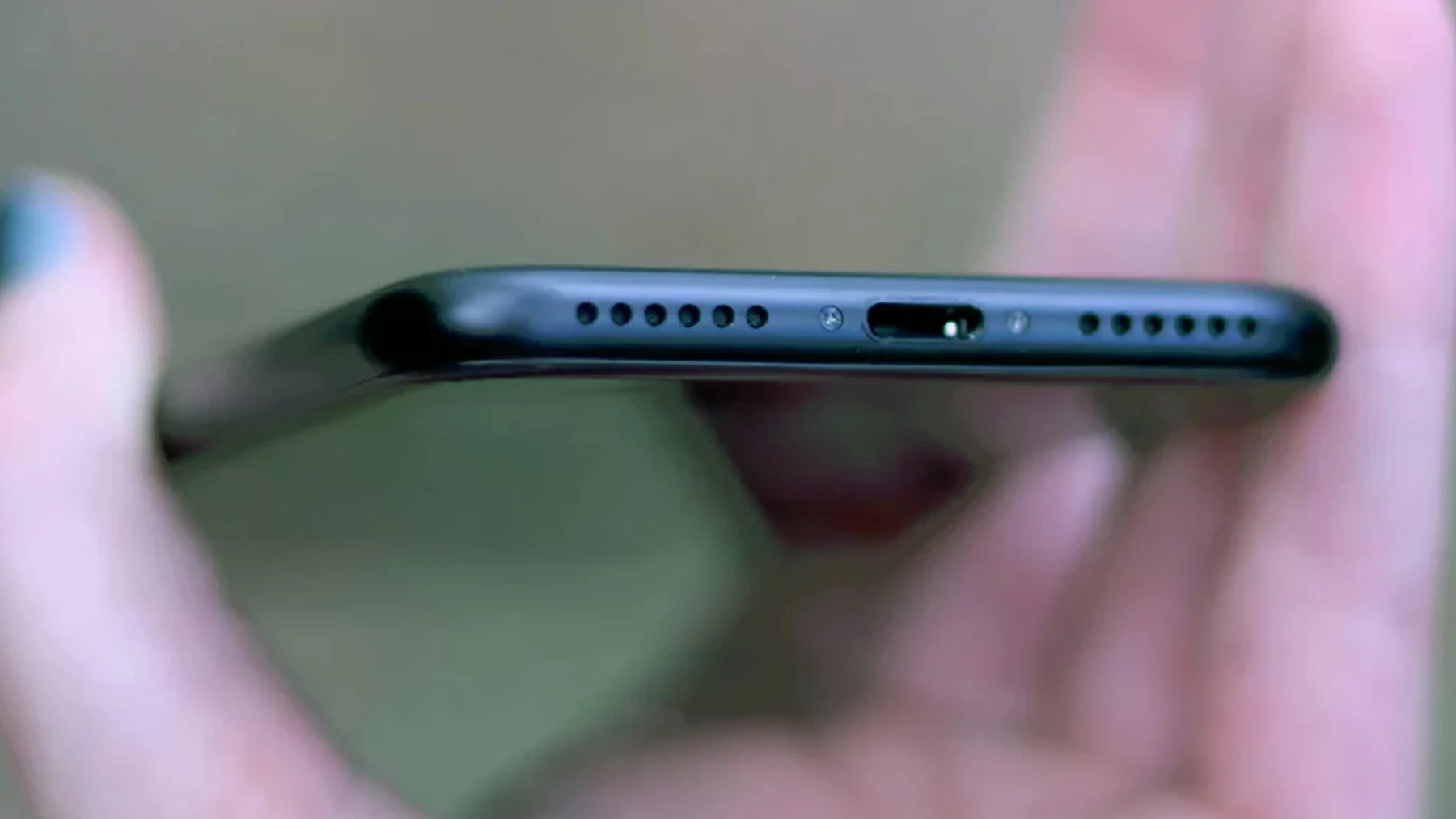 The headphone jack-free bottom of the iPhone 7