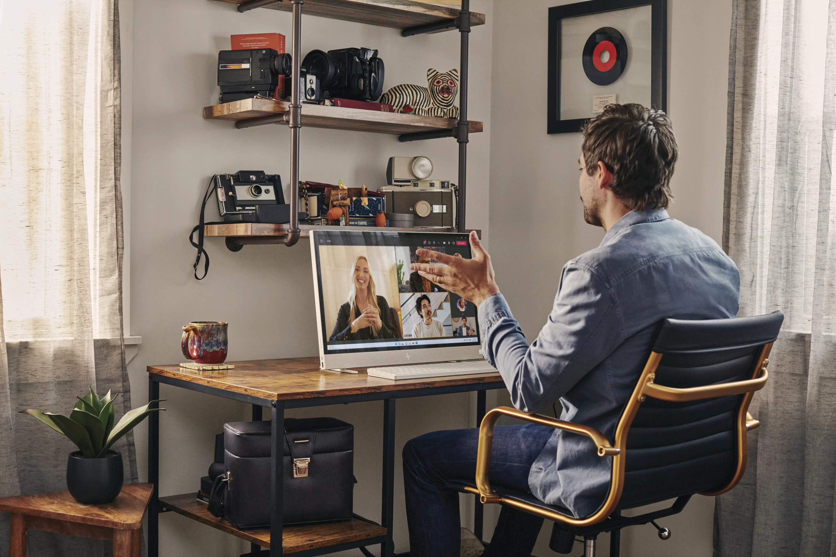 The Envy Move's 5-MP "Wide Vision" webcam and integrated dual-band Wi-Fi cater for online meetings and video chats