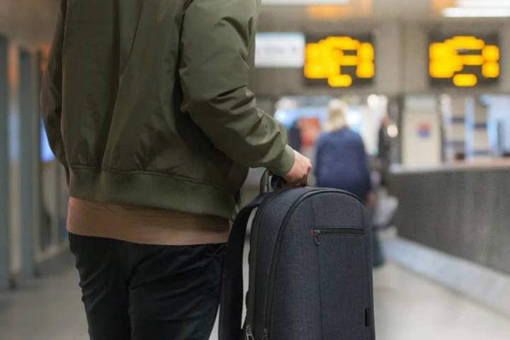 Hitting Kickstarter today, the Agazzi Pro is a stylish, minimalist and water-resistant backpack