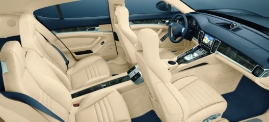 The Panamera Turbo combines electric seat adjustment with a Comfort Memory Package not only for the seat functions but also the electrically adjustable steering column. Further alternatives such as adaptive sports seats or rear comfort seats with powered