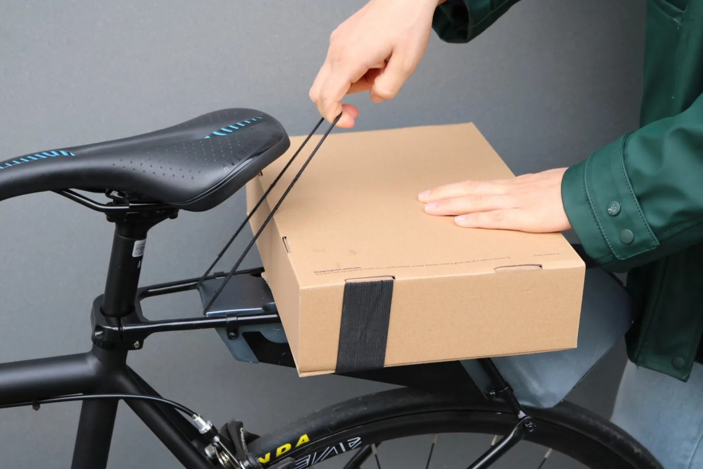 Larger items can be bungee-strapped to the Aerocarrier