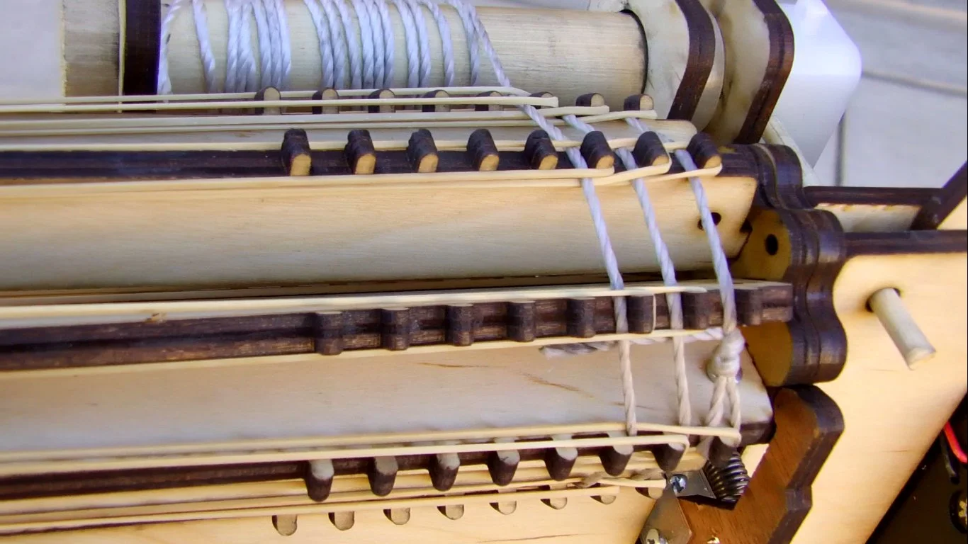 The RBmG takes 64 rubber bands, though with care, XYZBot says it can be double loaded with 128