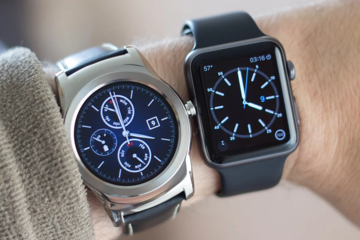 Gizmag goes hands-on (erm, wrists-on) with the LG Watch Urbane (left) and Apple Watch Sport