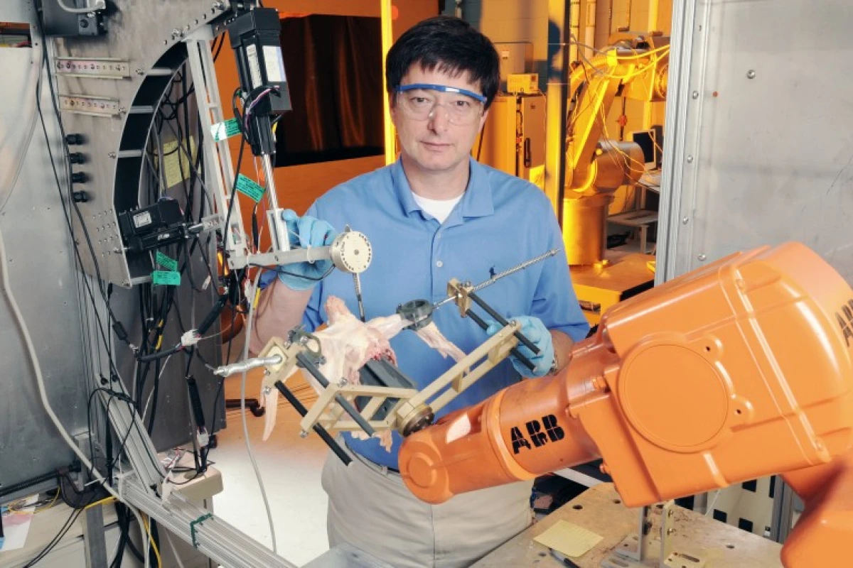 Gary McMurray, chief of GTRI's Food Processing Technology Division, with the Intelligent Cutting and Deboning System