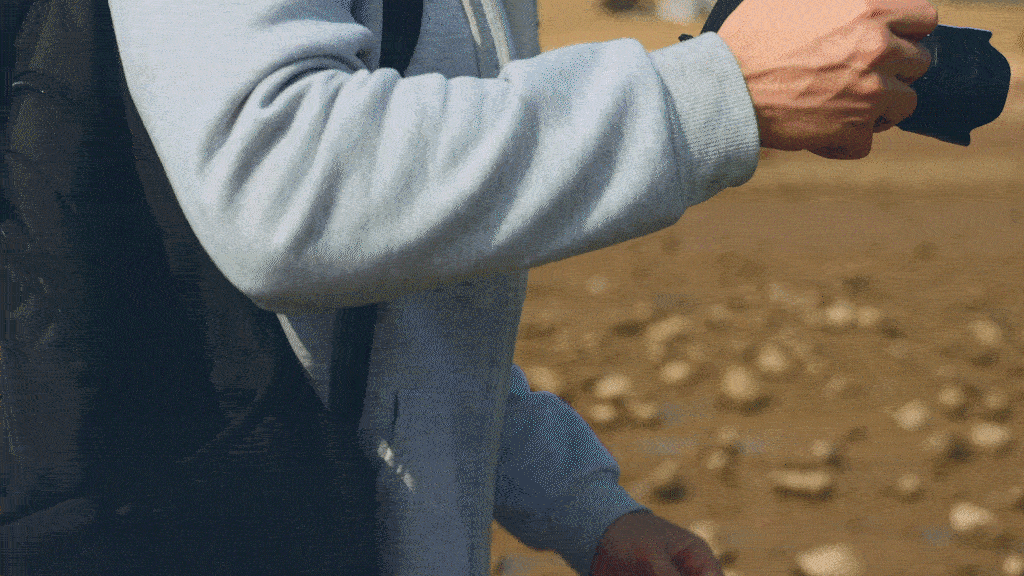 The Excope DT1 leverages the power of a smartphone for image/video previews, app-based parameter adjustment and real-time editing