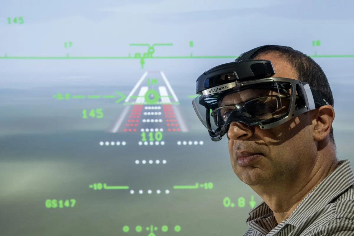 Skylens gives pilots augmented vision without relying on airport instrumentation