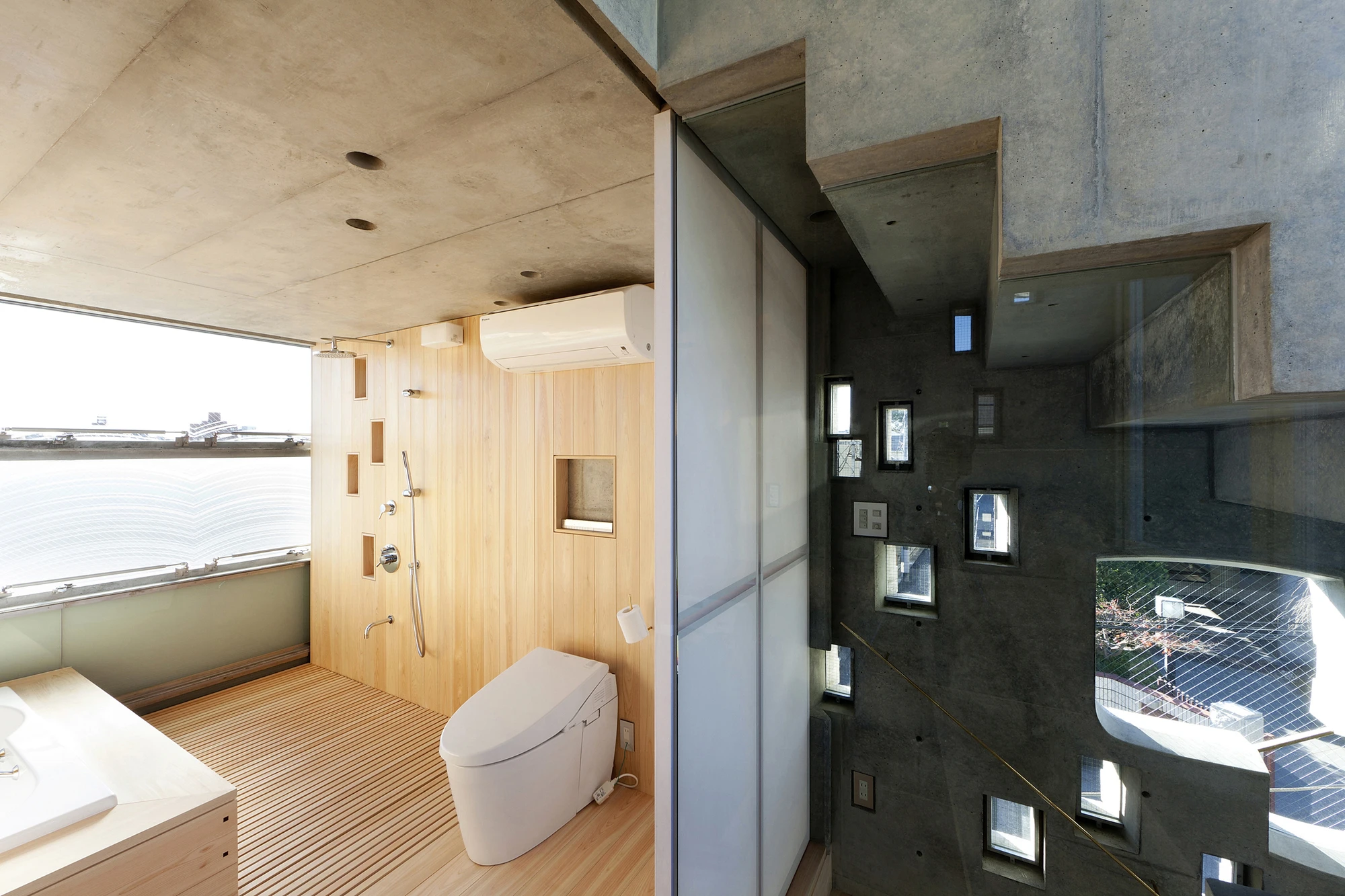 Shot of the bathroom (Photo: Yuji Nishijima)