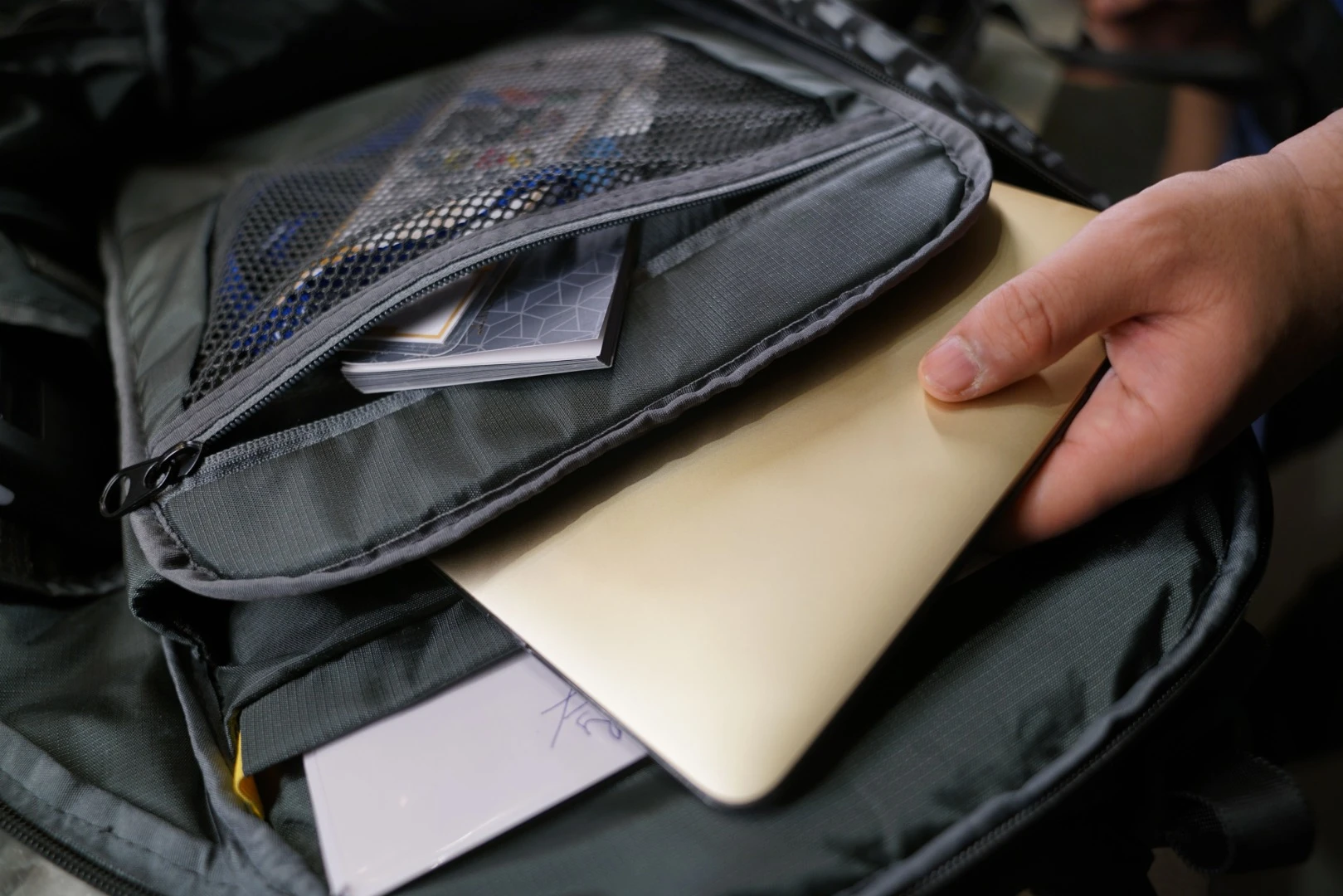 The Eume backpacks have pockets or sleeve designed to accommodate modern gadgetry