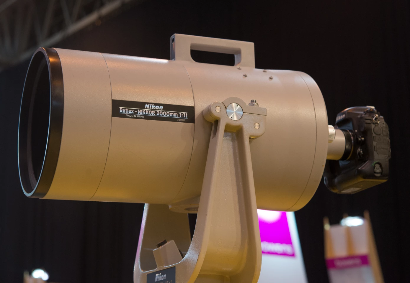 Yes, that's a full-frame DSLR being made to look tiny on the end of that 2000-mm F11 lens