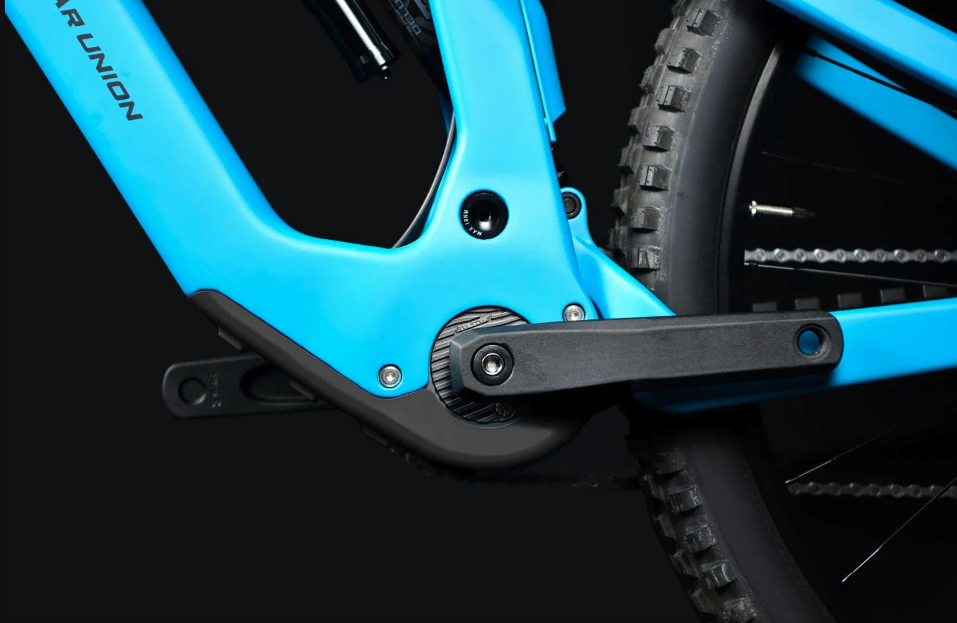 The small, 5-lb Star Union drive sits inconspicuously inside the bottom bracket, creating a mid-drive ebike that looks more like a traditional bicycle