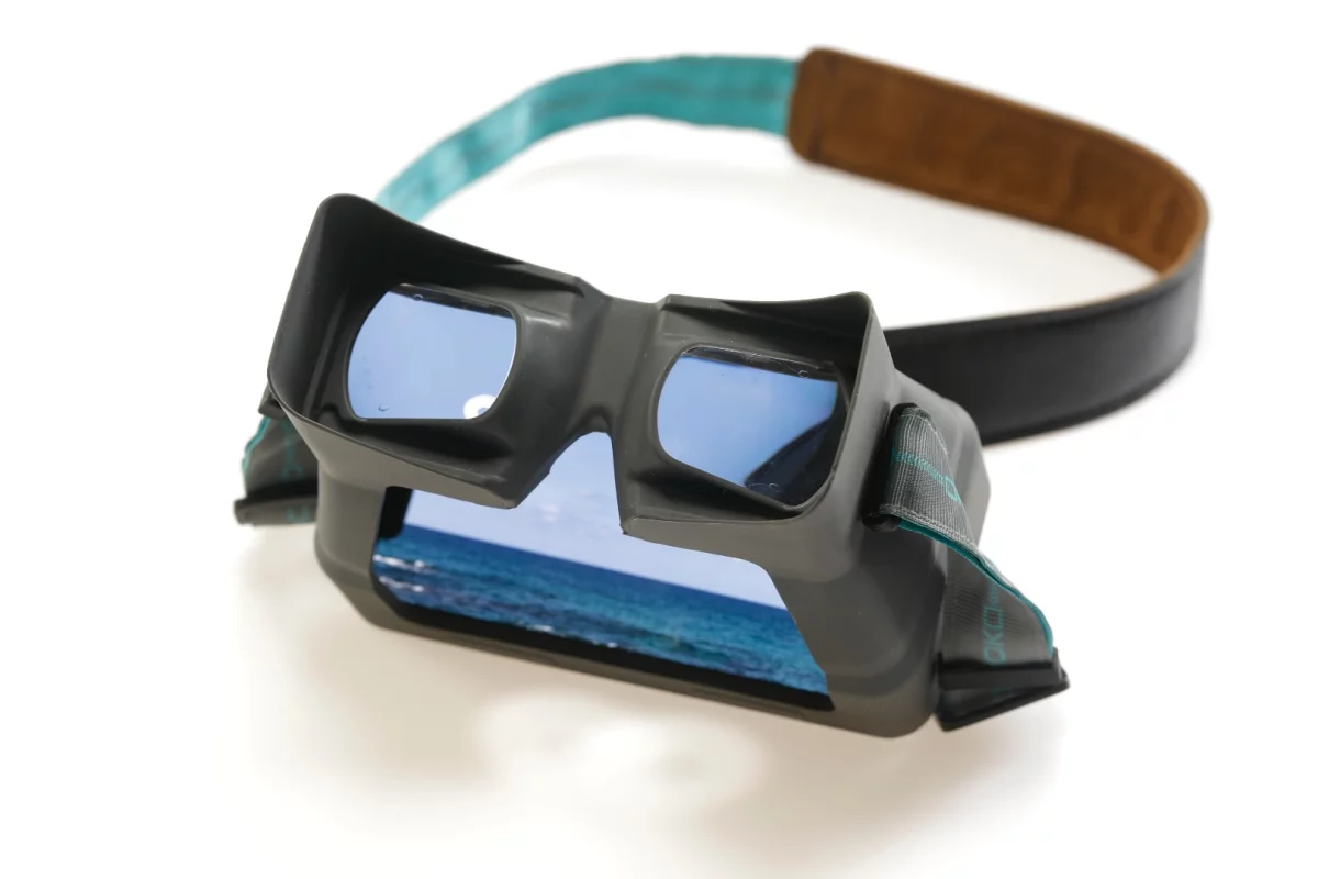 Oko is being made in a couple of sizes, which between the two of them should reportedly fit any smartphone with a screen size of 4.7 inches or larger.