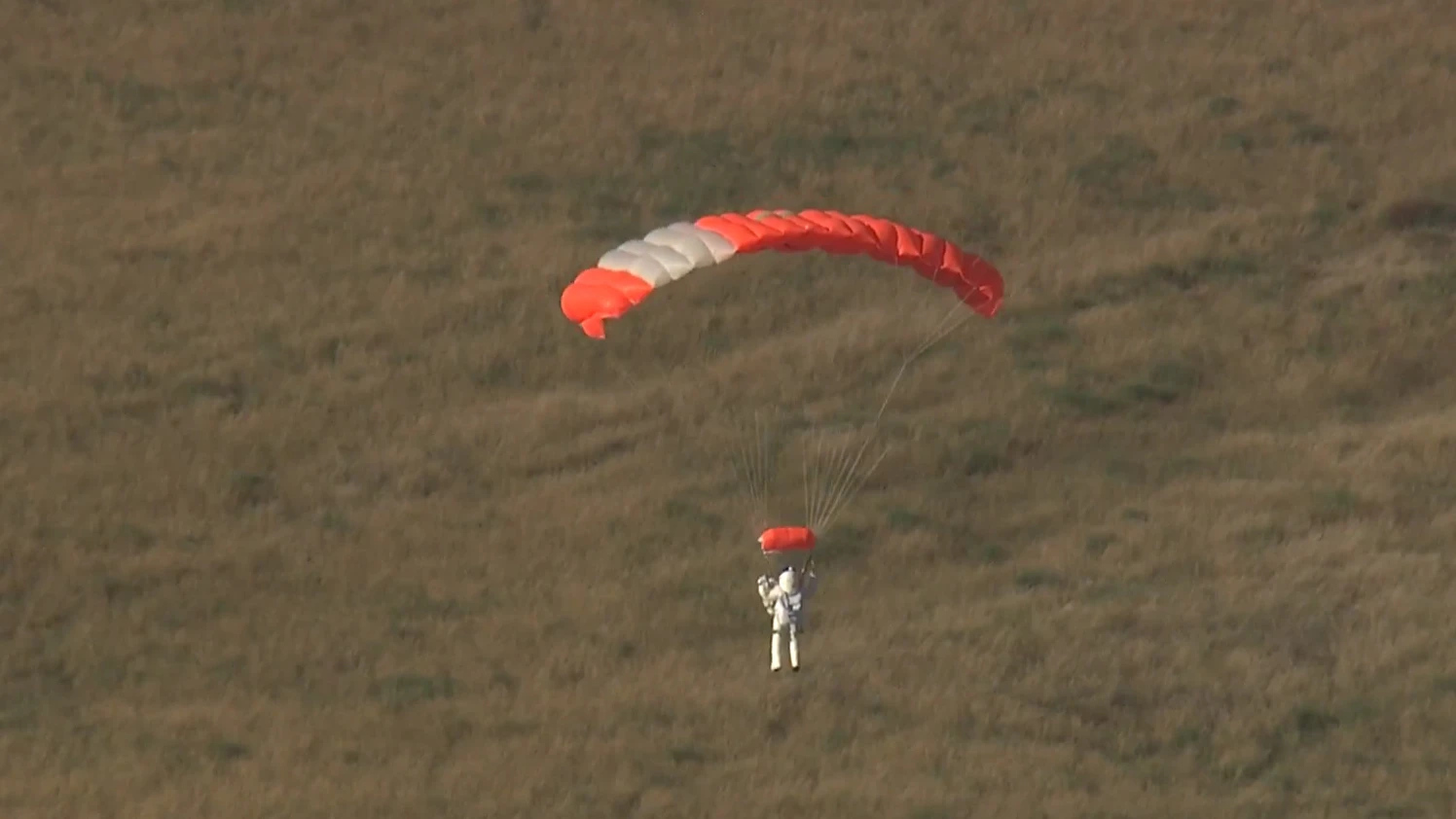 Alan Eustace about to touch down after a descent lasting 14 minutes and 19 seconds (Photo: Atomic Entertainment and Paragon Space Development Corporation)