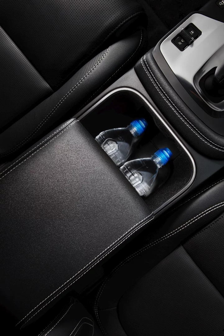 The full-size console provides length and width for two 1-L bottles