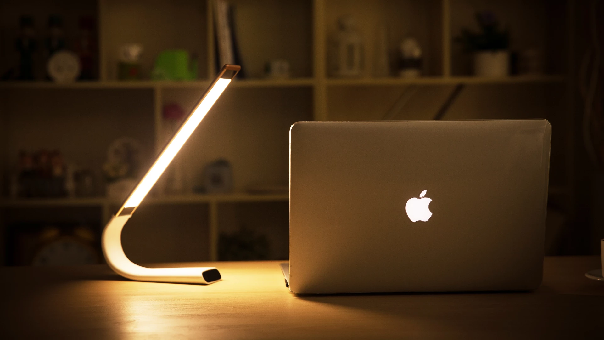 The Lumière's battery can be fully charged in three hours via USB and provides a stated 40 hours of wireless light once charged