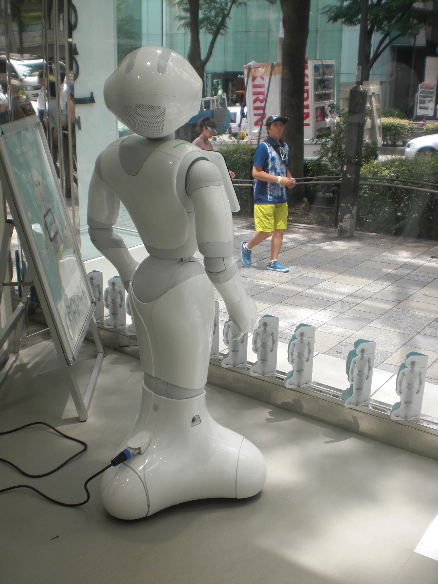 Pepper's lithium-ion battery gets a top up (Photo: Stephen Clemenger/Gizmag)