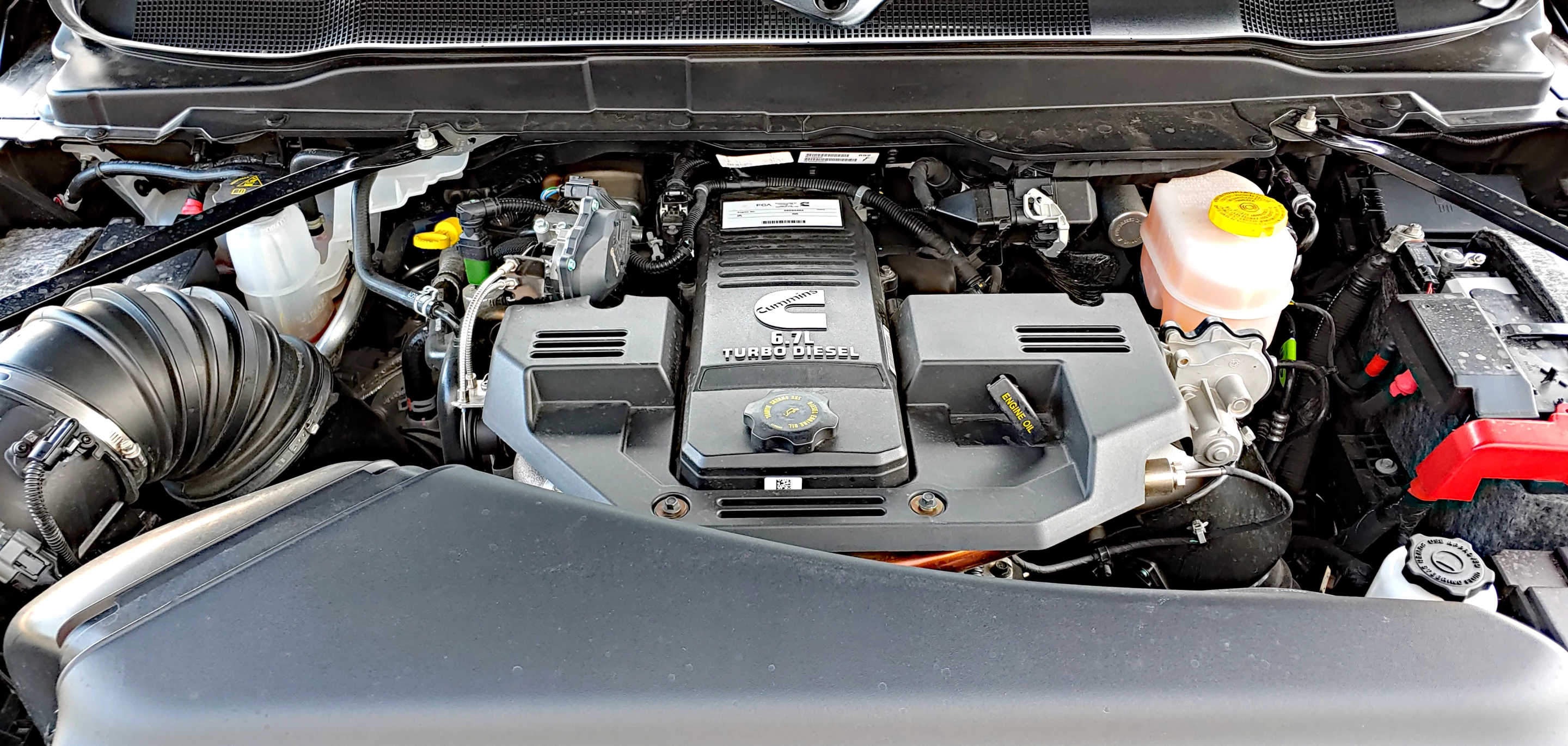 The Ram 2500's 6.7-liter six-cylinder turbodiesel outputs 370 hp (276 kW) and a monstrous 850 lb-ft (1,152.5 Nm) of torque