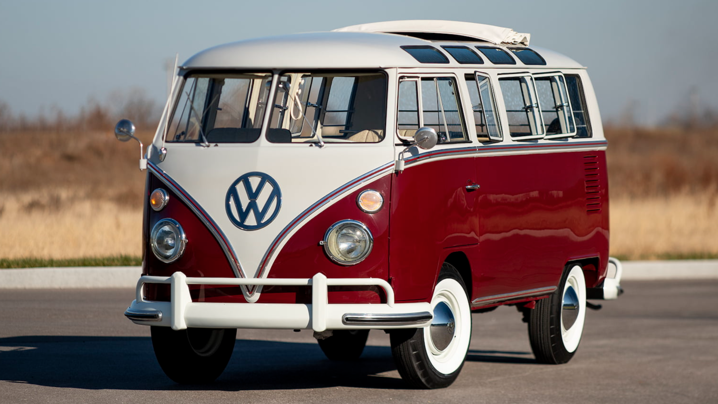 This 1966 Volkswagen 21-Window Deluxe Bus failed to reach reserve, achieving a high bid of $140,000 at Mecum's 2022 Kissimmee sale on 15 January 2022