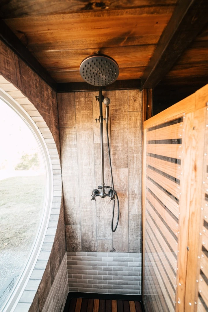 The Silhouette's shower