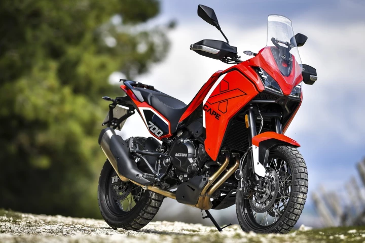 The Moto Morini X-Cape 700 comes with more power and a higher displacement of 693c