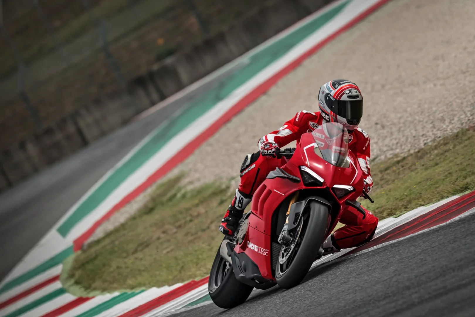 2019 Ducati Panigale V4R: large new gills on the side fairings