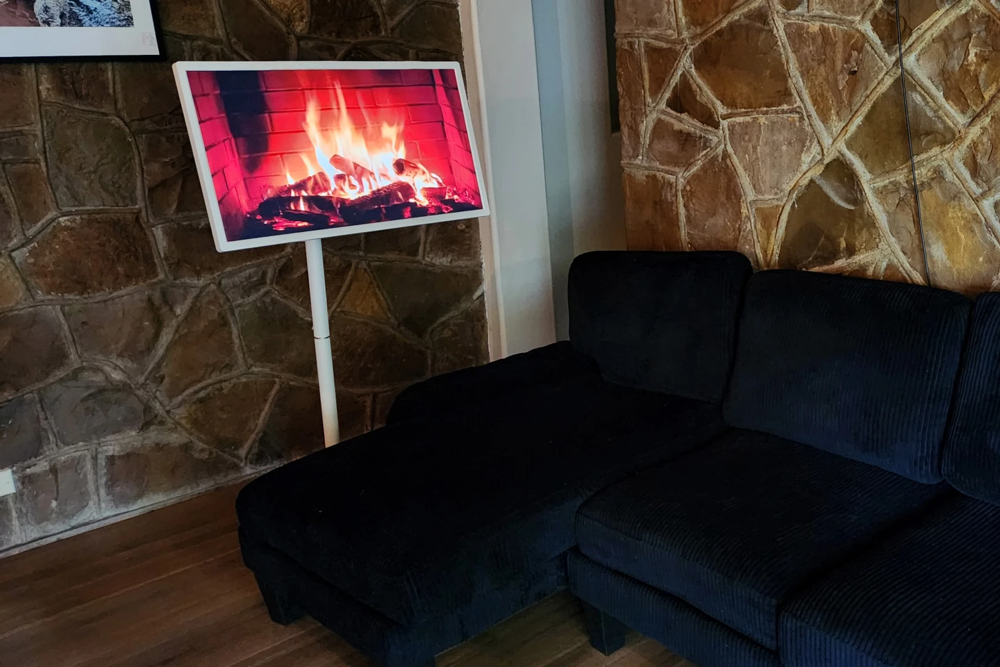 Apolosign's portable 32-inch smart TV is more than just a TV