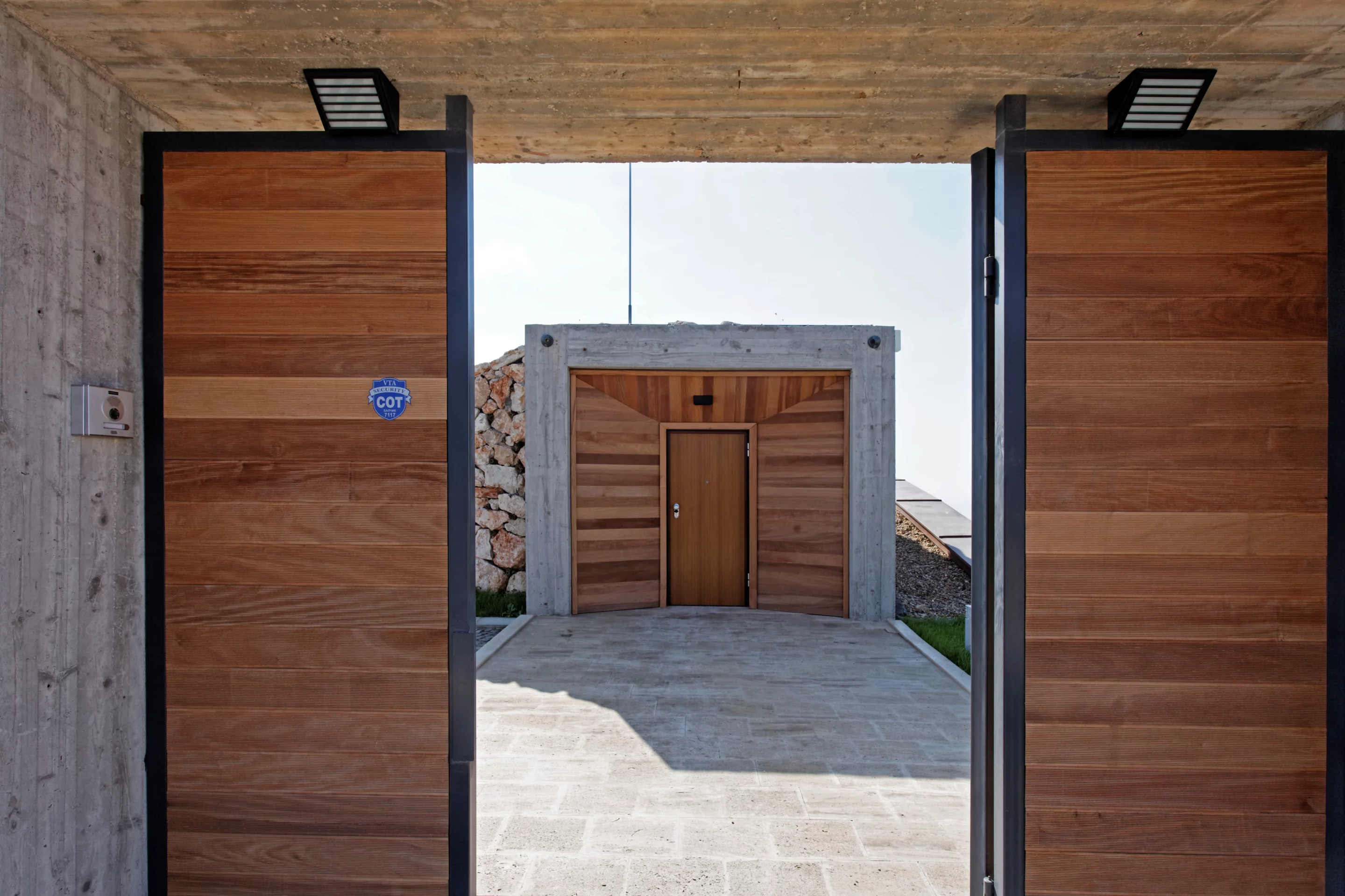 Entrance via the roof (Photo: Ignatov Architects)