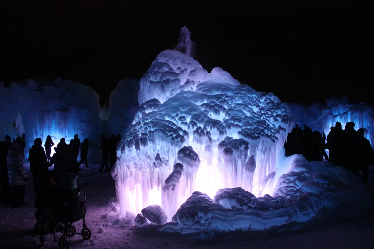 The Edmonton Ice Castle's central fountain