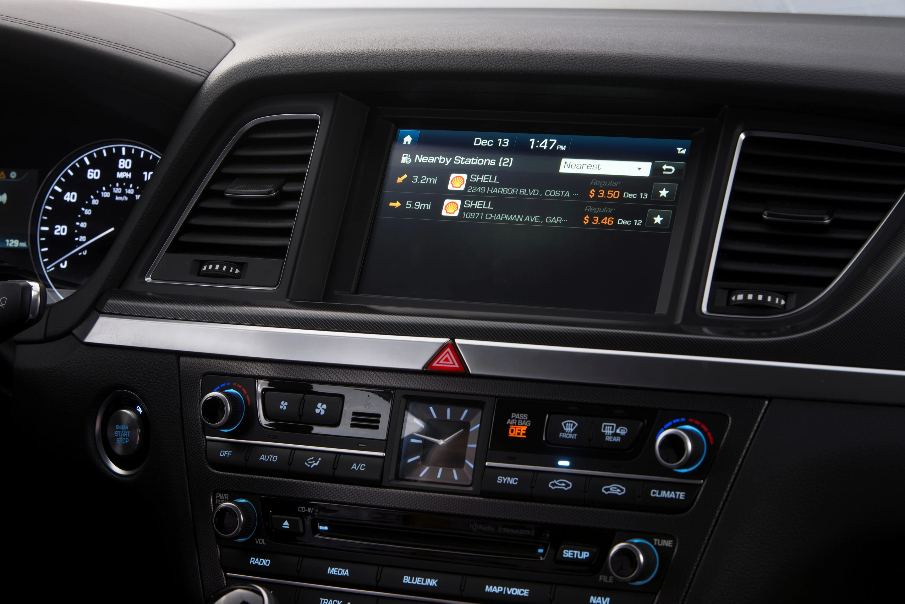 The 2015 Hyundai Genesis will launch with mobility and connection features, including pioneering the Google Glassware implementation