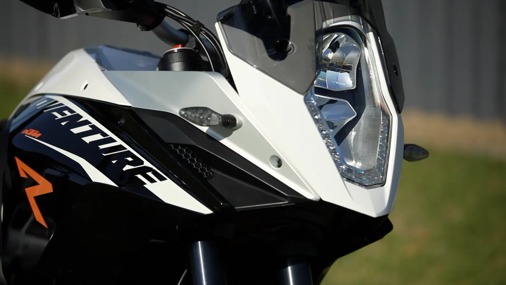 KTM Adventure 1190 R: aggressive rally styling (Photo: Gizmag/Loz Blain)